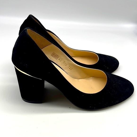 Patey Woman - Black Velvet Round Toe With Golden Trim Heels Size 8 - Picture 1 of 15